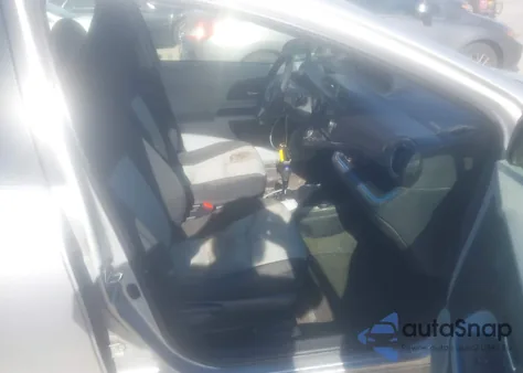 2013 Toyota Prius C Three z USA, uszkodzony, nr VIN JTDKDTB35D1549179